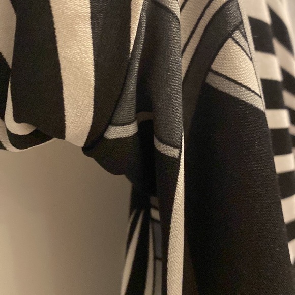 ENCORE V-Neck top Abstract Black White Grey Babydoll Empire Womens Plus Size 3X - Picture 6 of 10